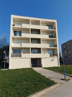 t4 à la location -   30290  LAUDUN L ARDOISE, surface 72 m2 location t4 - UBI476196176